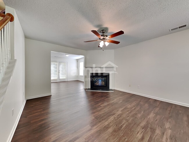 Photo - 6308 Dumont Ln