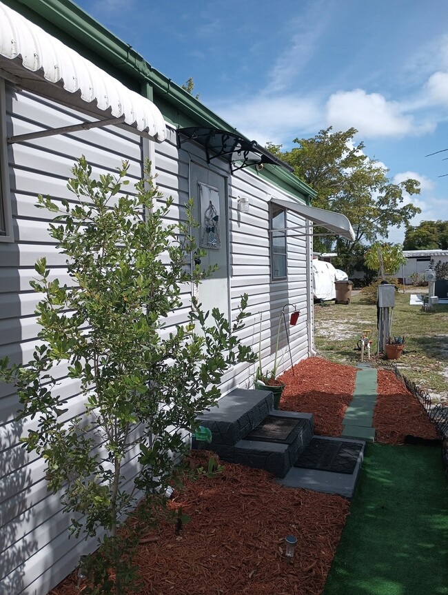 Photo - 300 NW 50th St