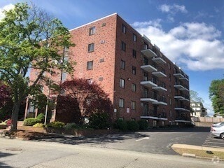 Building Photo - 95 Nahant St Rental