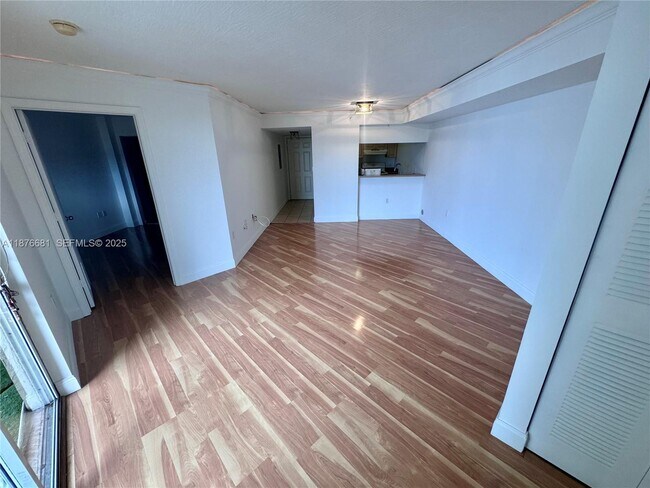 Building Photo - 102 SW 6th Ave Unit 404