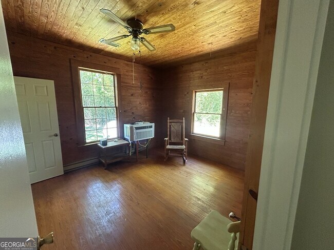 Photo - 1024 Stonepile Rd
