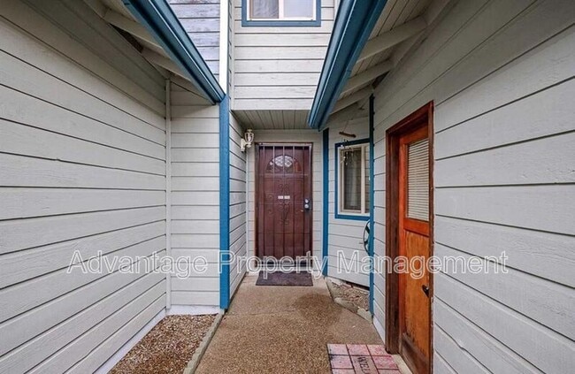 Photo - 149 NE Powderhorn Dr