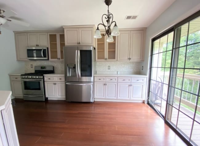Photo - 2605 Hemlock Pl