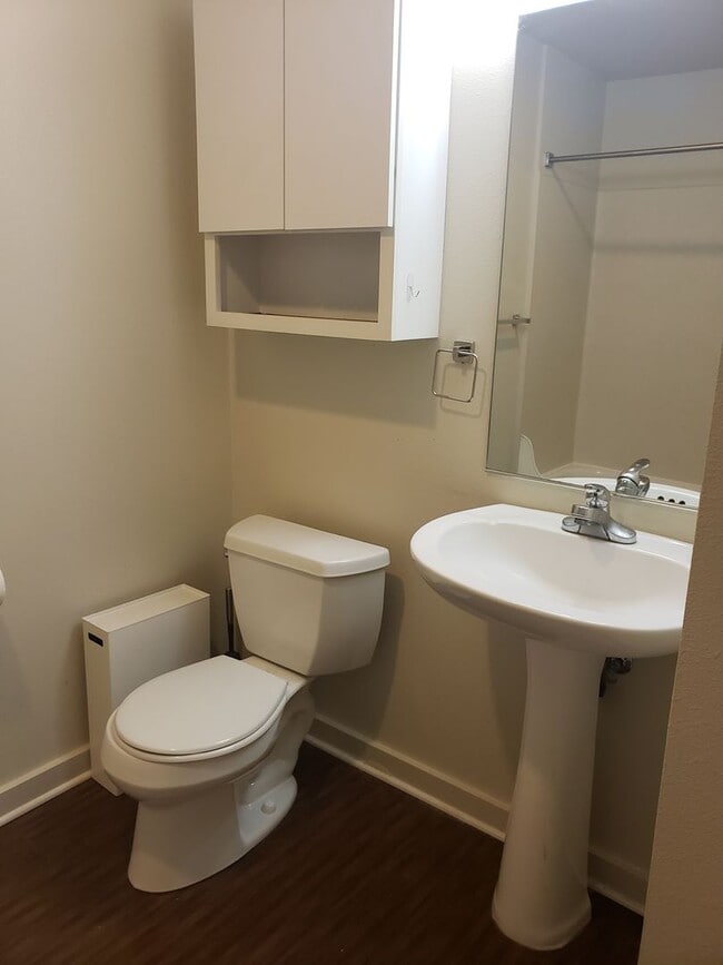Photo - Orliss Apartment (Garden Court)