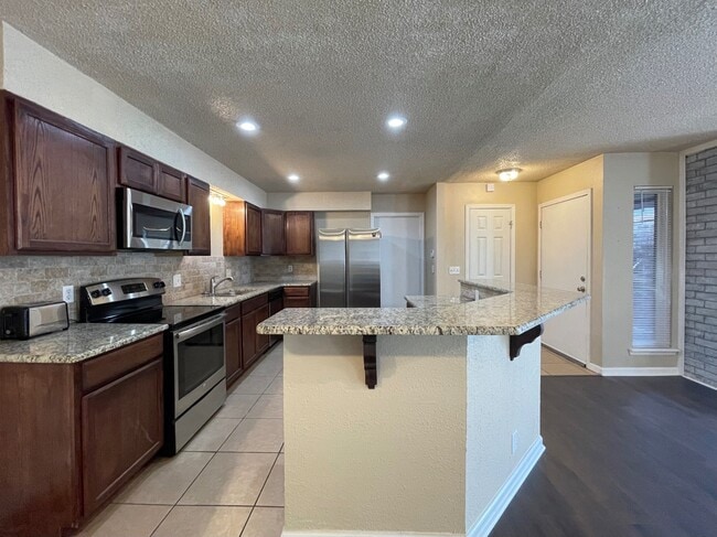 Photo - 4707 Hemlock Ln