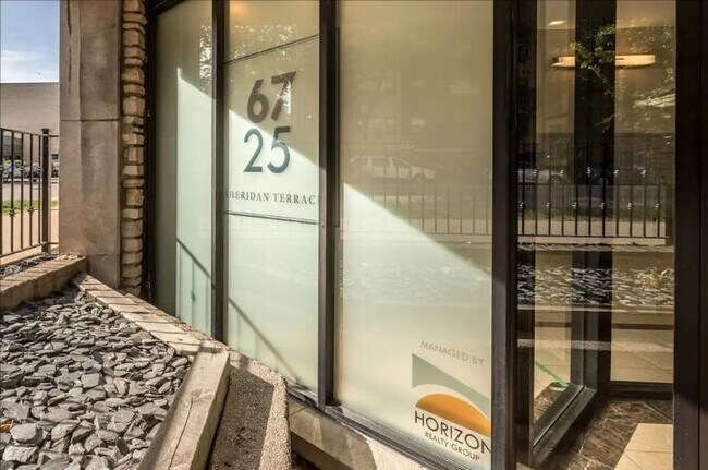 Photo - 6725 N Sheridan Rd