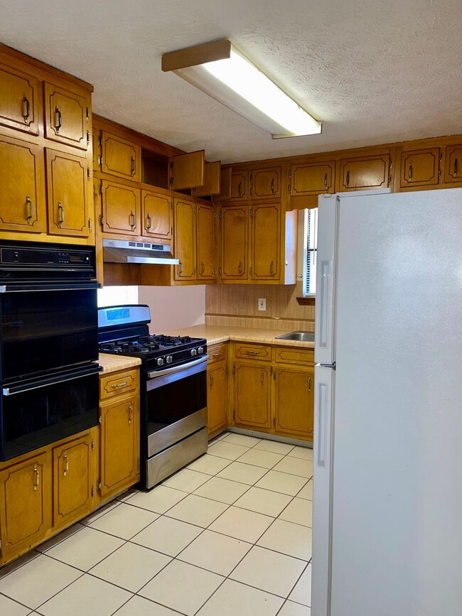 Photo - Spacious 3 Bed/2 Bath Brick Ranch in Great Riverdale Location