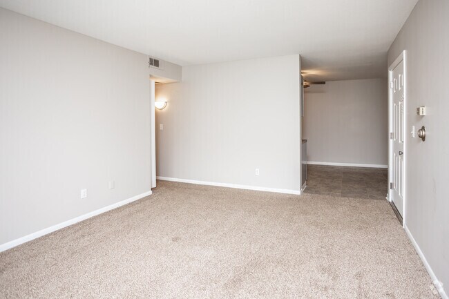 2BR, 1.5BA - 800 SF