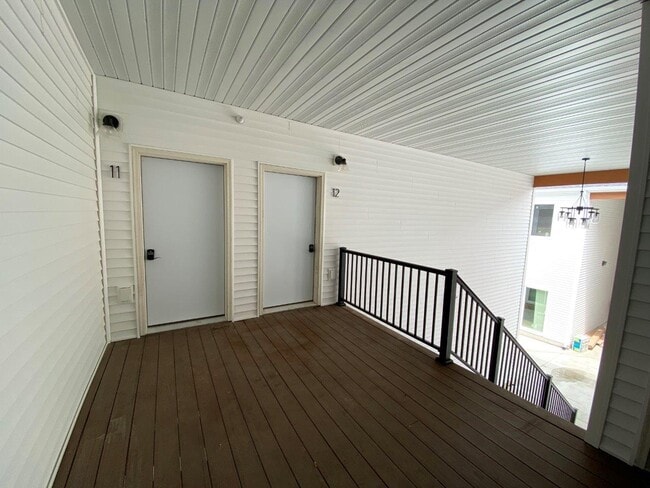 2nd Floor Entrances - Flats on 8th