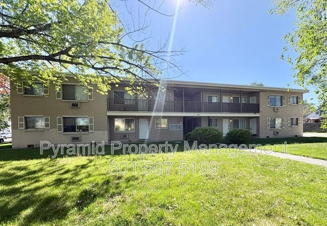 Building Photo - 805 S Cheyenne St