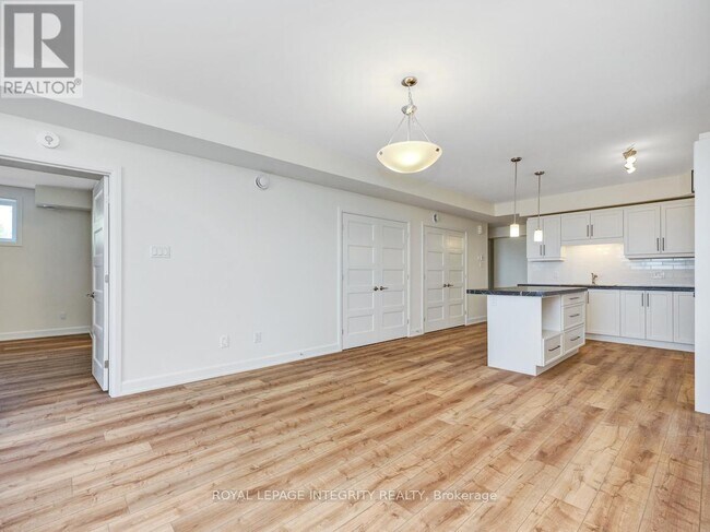 Photo - 906 Chablis Cres