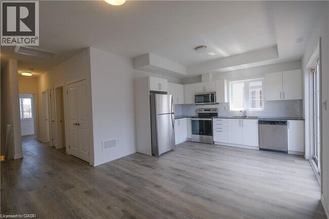 Photo - 205 W Oak Trl