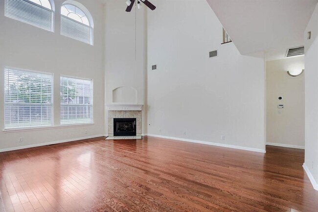 Photo - 3817 Links Ln
