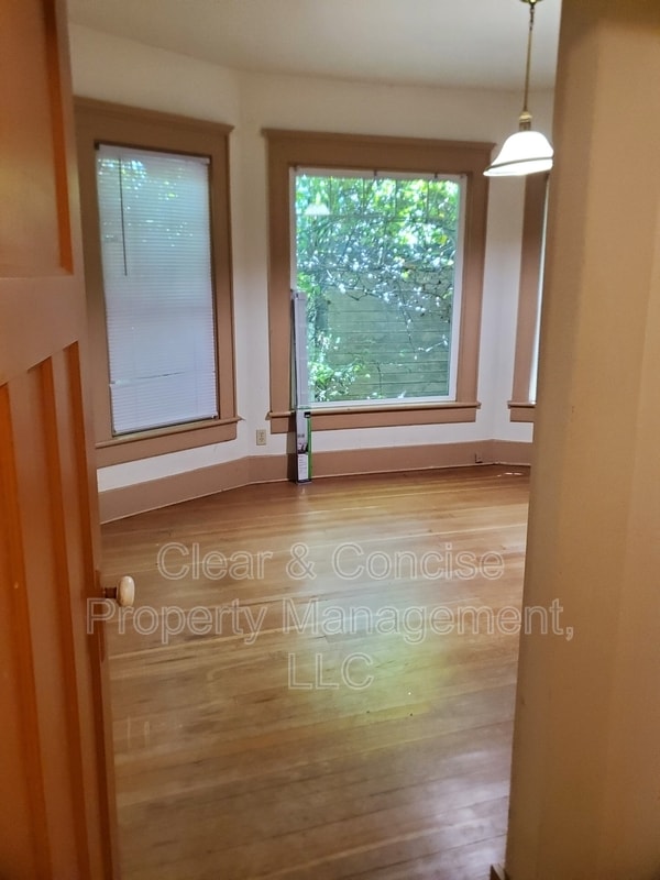 Building Photo - 1443 W 11th Ave Rental