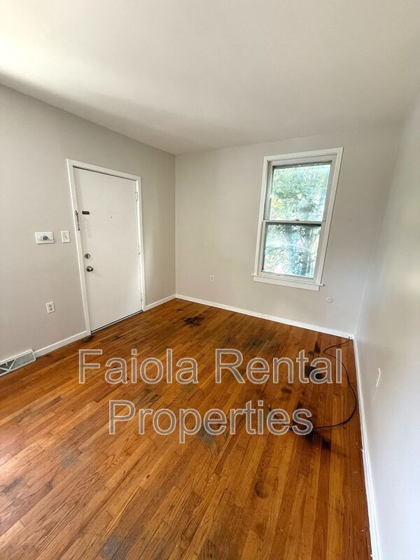 Photo - 827 Church St