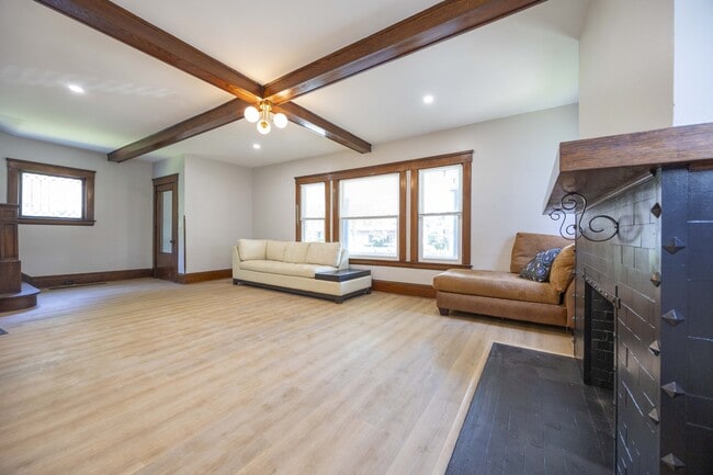 Photo - 1496 E 107th St