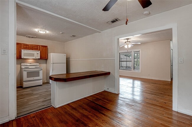 Photo - 2538 Sycamore Ave