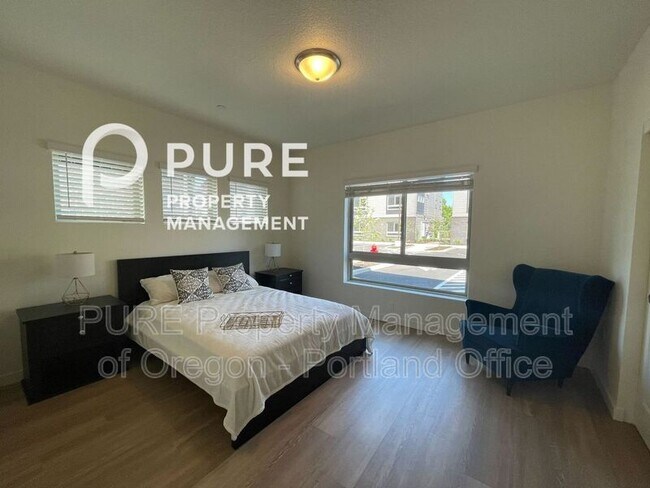 Photo - 22025 NE Halsey St