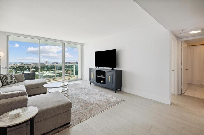 Photo - 650 West Ave Unidad 1406