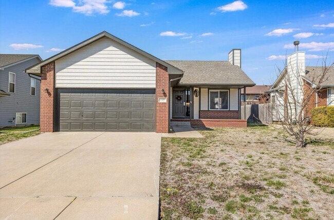 Photo - 819 S Lindberg Cir House