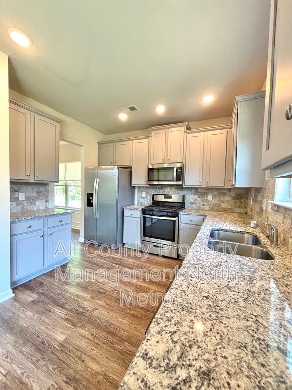 Photo - 212 Creek View Pl