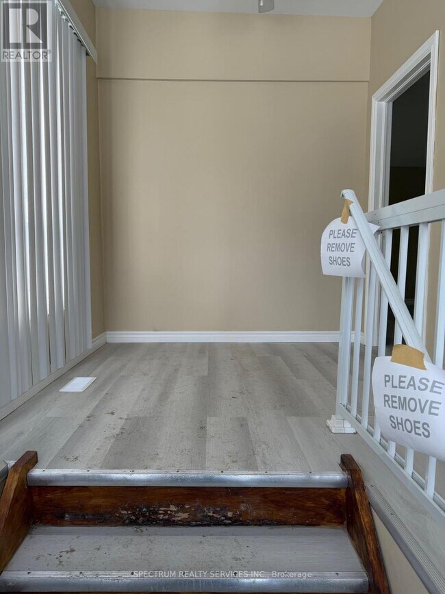 Photo - 698 Sheppard Ave W