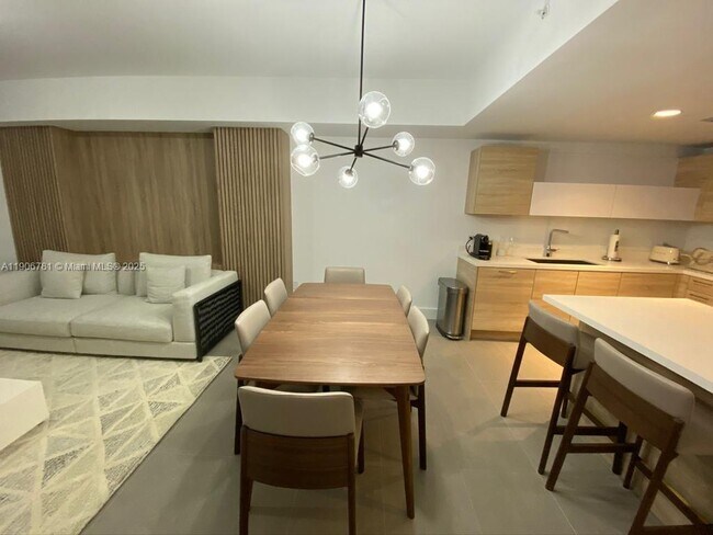 Photo - 16385 Biscayne Blvd Unit 304