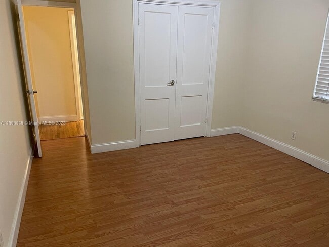 Photo - 815 W 40th St Unit 4