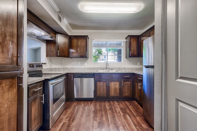 Larkspur Woods Apartment Homes
