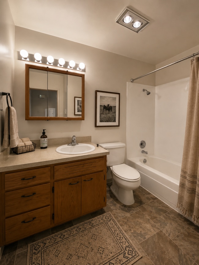 Photo - Keyless Entry • On-Site Laundry • Free WiFi Unidad 22