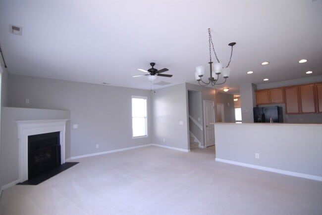 Photo - 4036 Comrie Ln