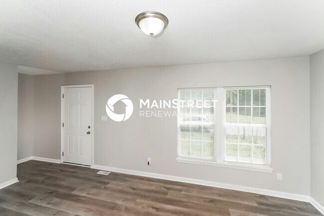 Photo - 3 Bedroom Pet-Friendly Home in Louisville, KY with Main Street Renewal