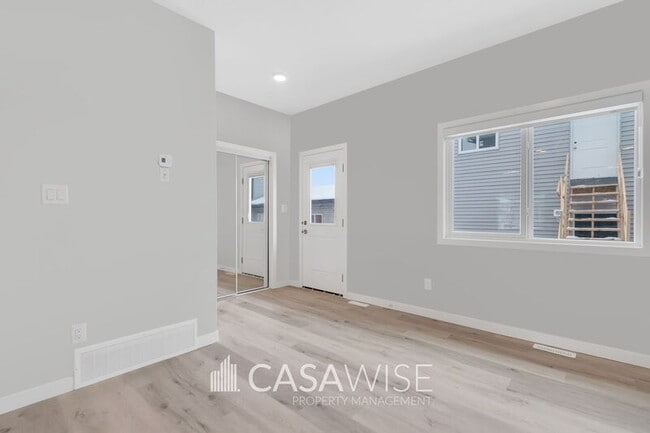 Photo - 4309-4338 38 St