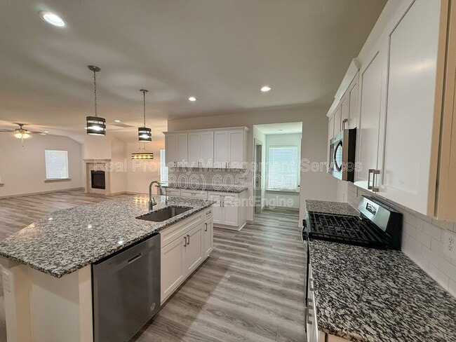 Photo - 6830 54th St