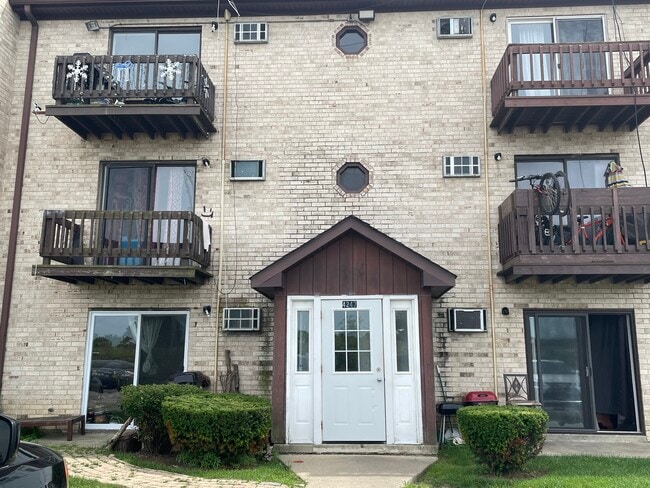 Building Photo - 4247 Jennifer Ln Unit 3B