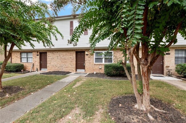 Photo - 1008 Pine Tree Ct Townhome