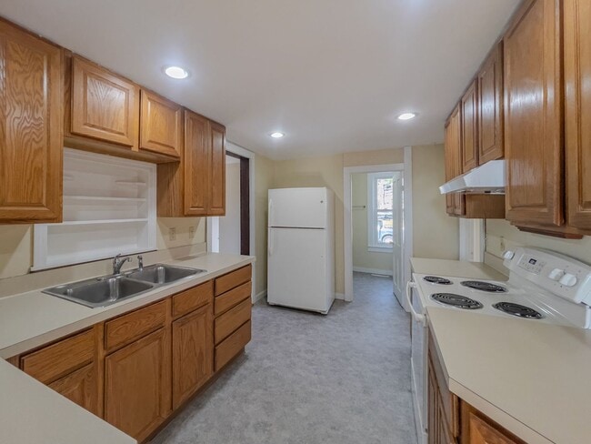 Photo - Spacious Renovated Colonial on The Lebanon Green