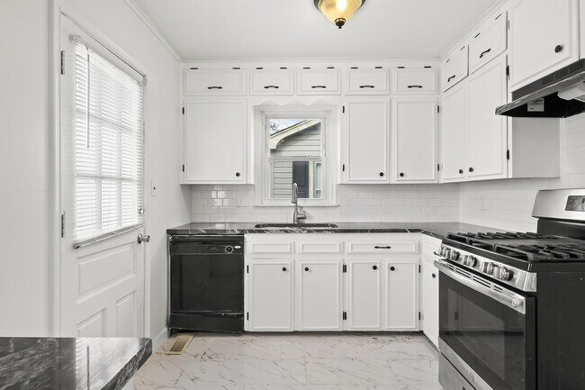 Photo - 3934 S Detroit Ave