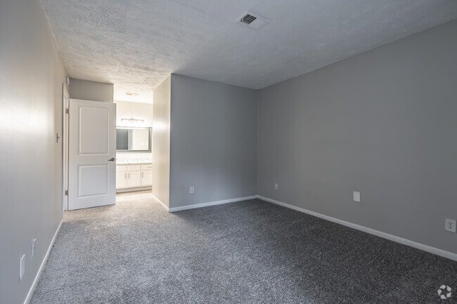 2BR, 1.5BA - 943SF - Primary Bedroom