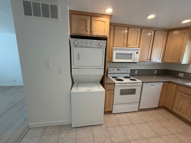 869 N 400 E Unit 869