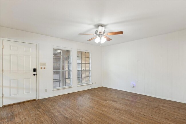 Photo - 1212 Hollow Creek Dr Unit B