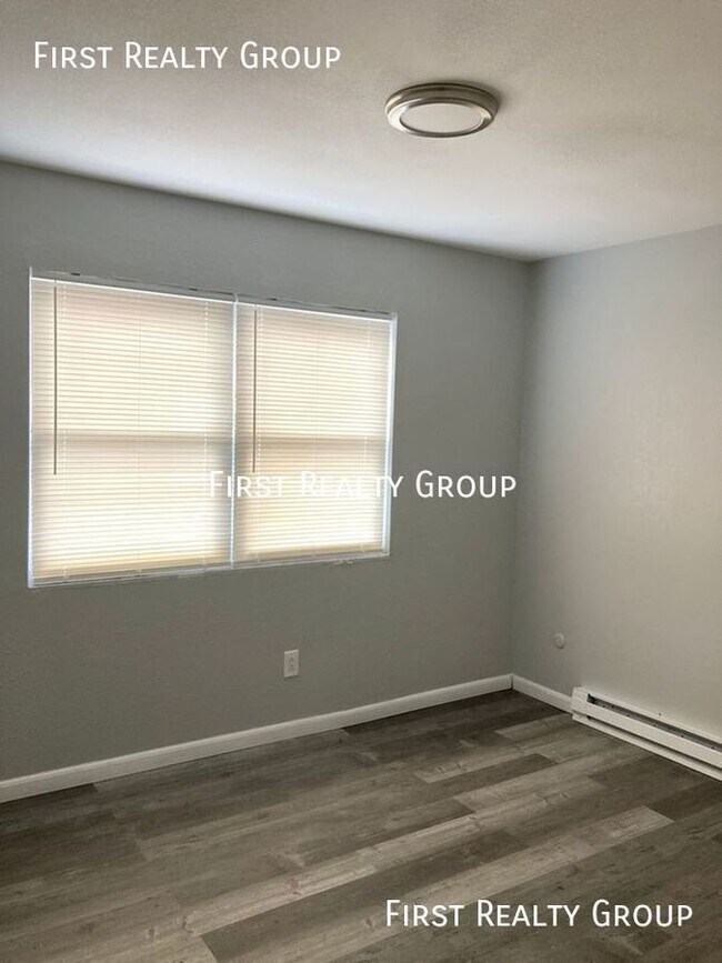 Photo - 305 N Broadway-#4 Unit #4