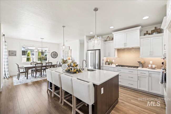 Live in Luxury! 3 bed 2 bath with gorgeous... - Live in Luxury! 3 bed 2 bath with gorgeous... Casa