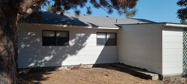 Building Photo - 3 bedroom house in Oroville $1,200/month