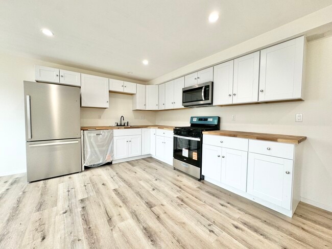 Photo - 14615 Gilmore St Unidad 1