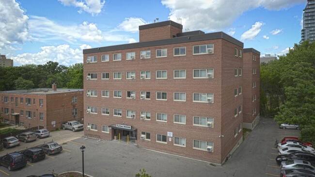 Building Photo - Oakton Manor Unit 873