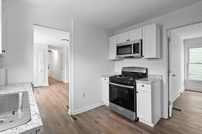 Photo - 66 Endicott Ave Unidad 2