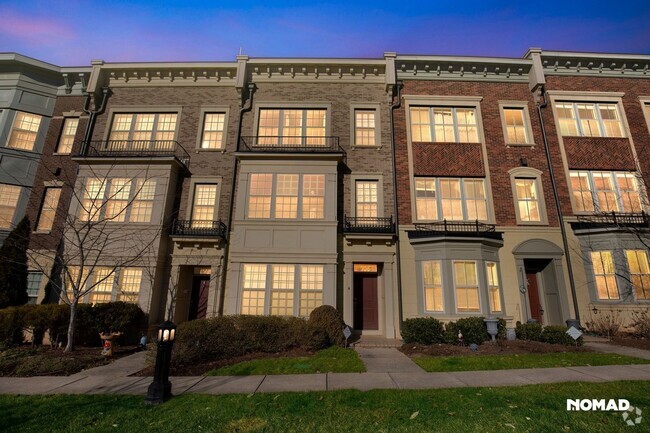 Building Photo - Stunning 4BR Townhome in National Harbor