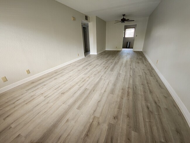2607 NE 8th Ave Unit 2607 NE 8th Ave #33