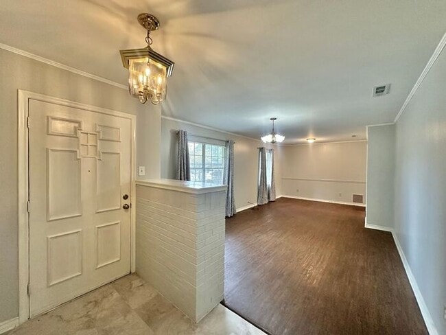 Photo - Spacious 3-Bed, 2-Bath Home with Large Sho...